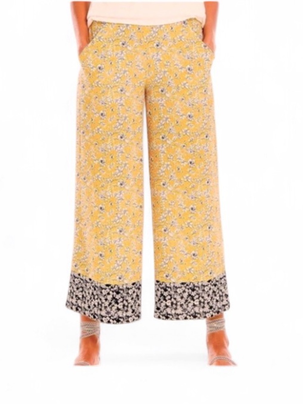 Max Studio Yellow Wide Leg Cropped Pant Size Small